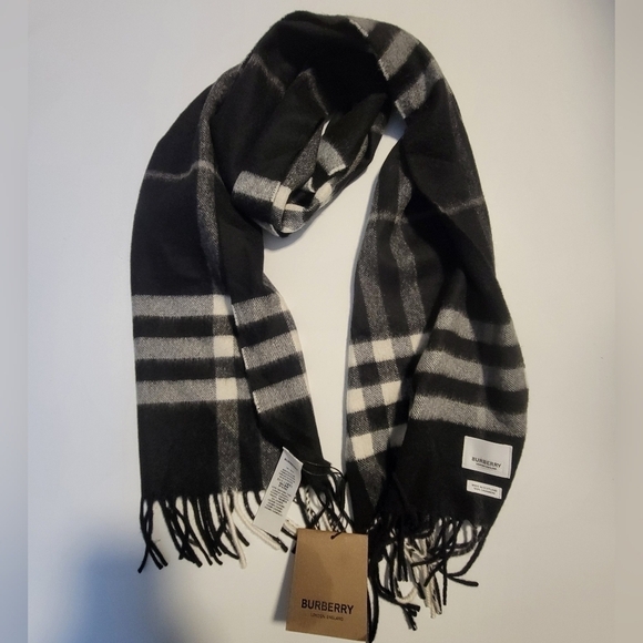 BURBERRY NWT Check  100% CASHMERE Scarf. - Picture 7 of 16
